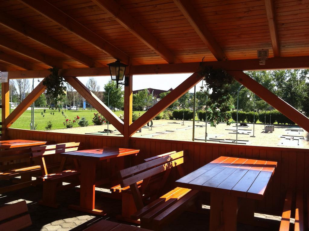 Golf Étterem és Panzió Kaposvár Extérieur photo
